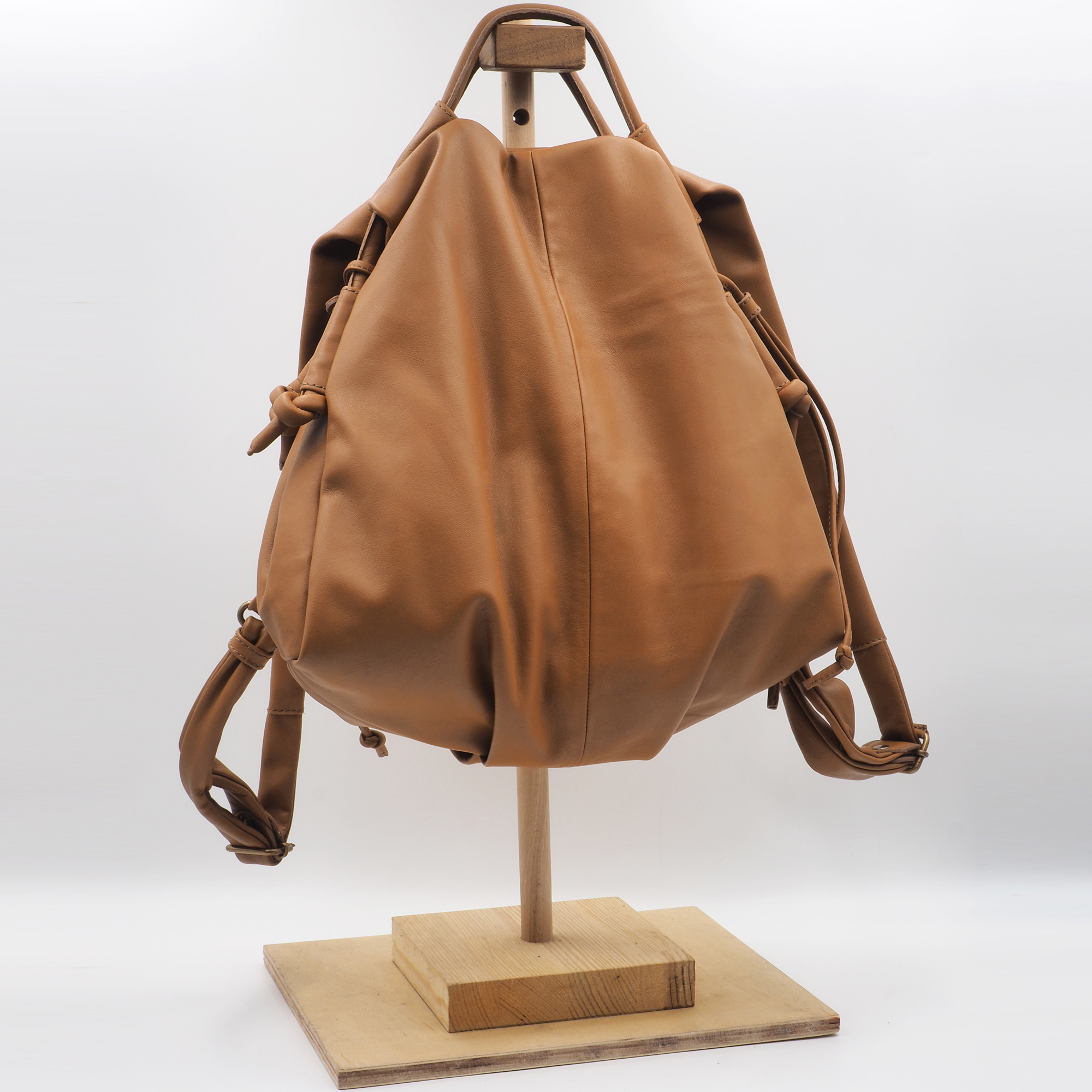 WOMEN'S-BACKPACK-TABAC-LEATHER